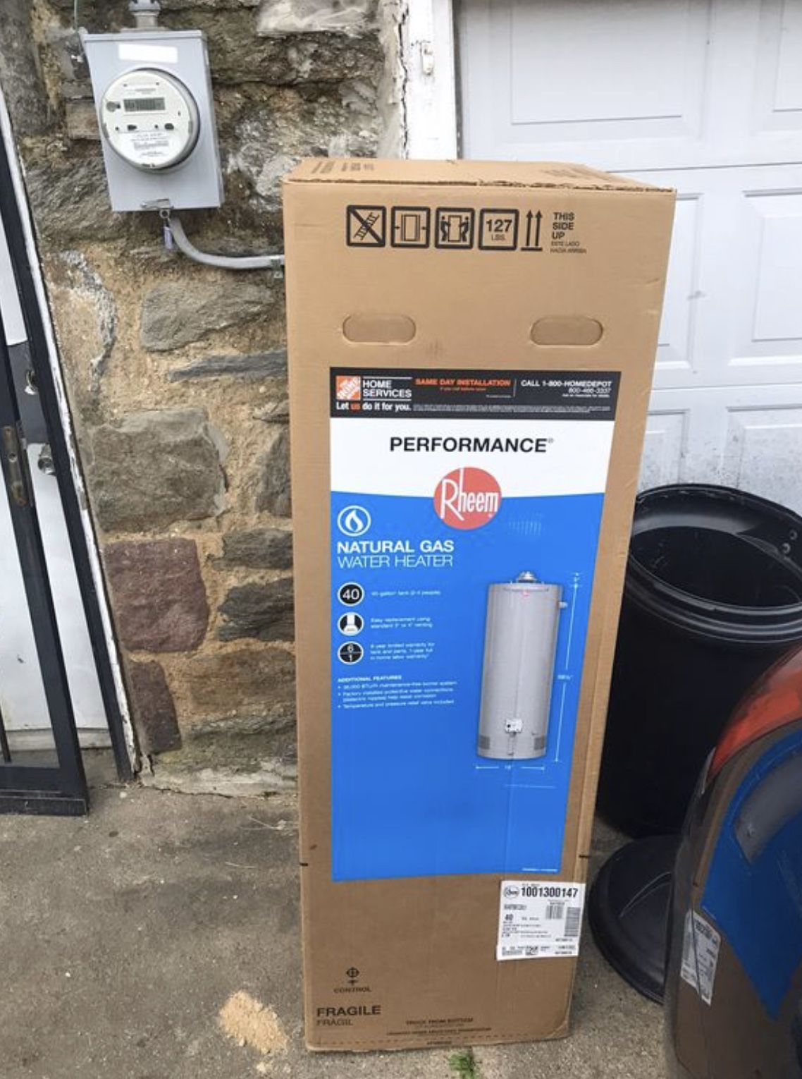 Brand new Rheem 40 Gallon gas tall or short Hot water heater tank.Brand new in box . 6 year Warranty. Can Be Installed Or Delivered For Extra