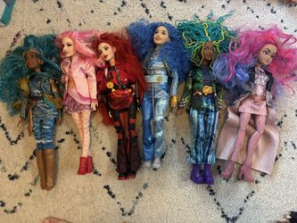 Descendants dolls 
