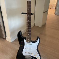 Squier Strat With Stand 