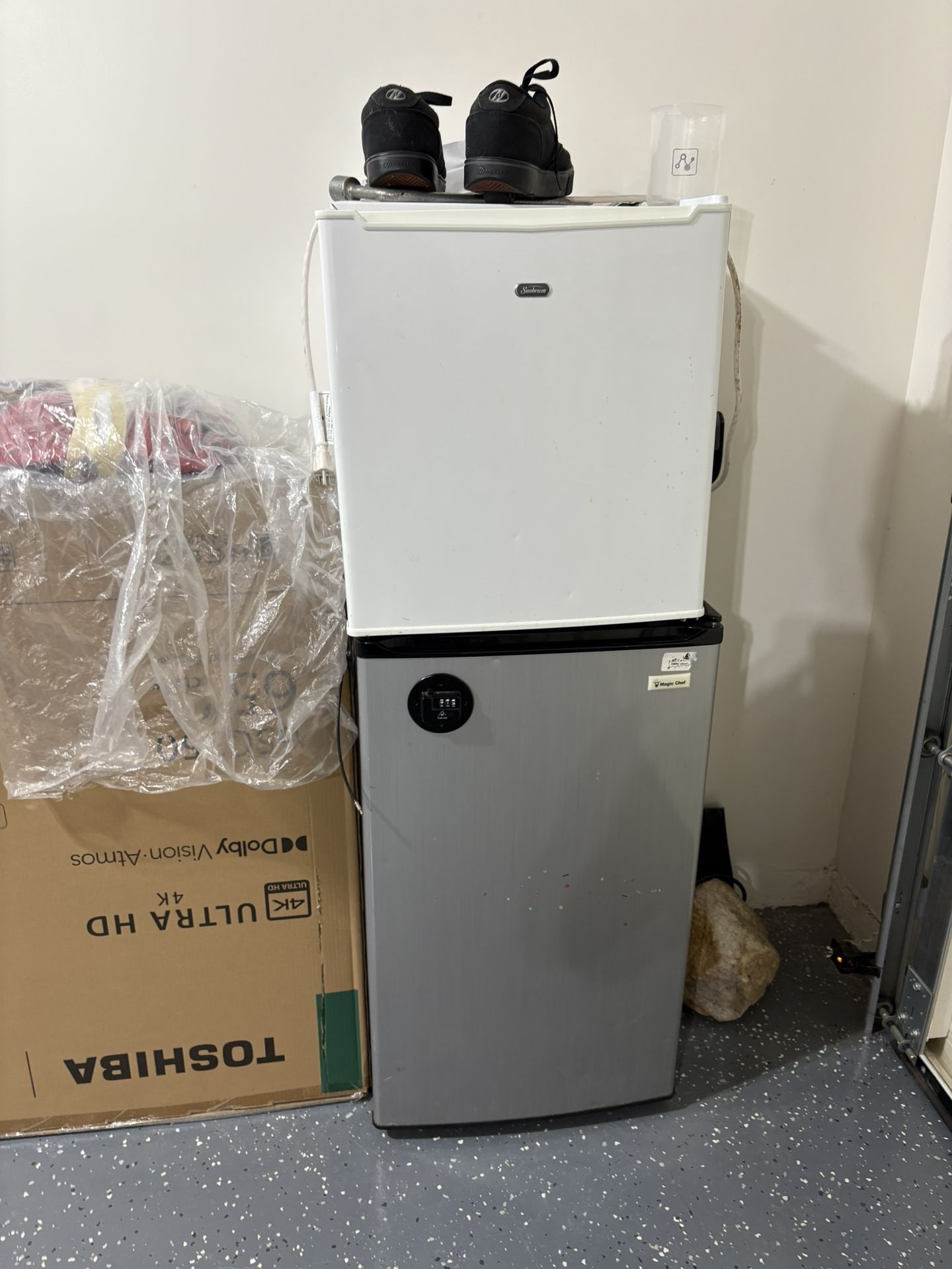 Mini Fridges: 40-100