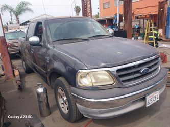 2001 Ford F150  Super Crew  for Parts