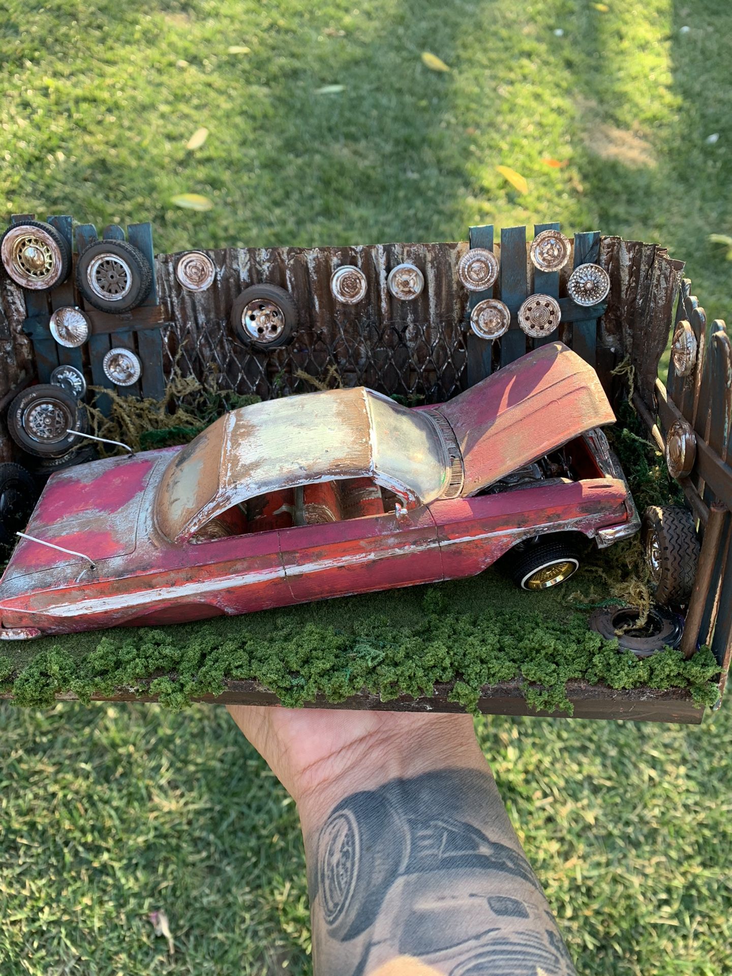 Junk Car Lowrider Diorama 1/24 Scale