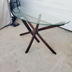 Half Moon Table In Excellent Condition 