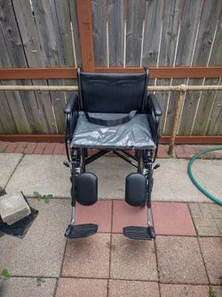 28" Sentra Ec Wheelchair With FootRest