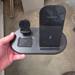 Wireless charging station