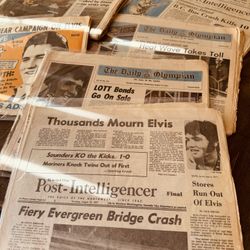 Newspapers Elvis Presley dead 1977 