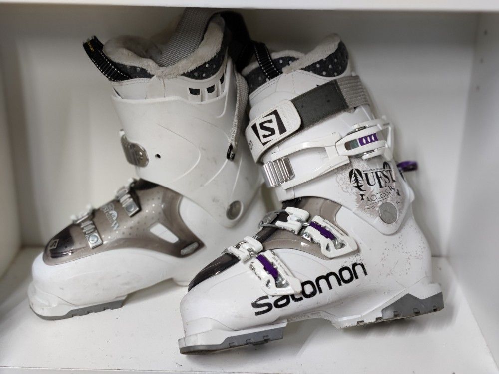 Salomon Quest Access 25-25.5 Excellent Condition 
