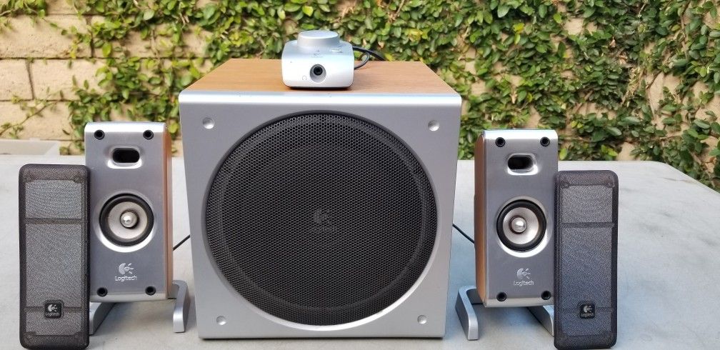 Speakers Logitech Z-3 Wood Grained 2.1
( Very Good Condition )