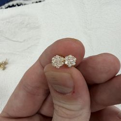0.25 CTTW 1G 14KYG Natural Diamond Earrings
