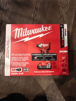 Milwaukee M18 Brushless Impact Driver Kit
