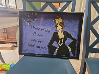 Home of the Queen and her loyal subjects serving tray