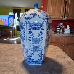 Blue and White Porcelain Ginger Jar with Lid