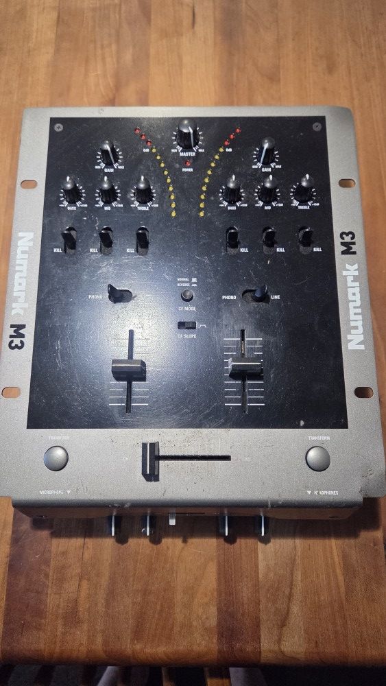 Numark M3