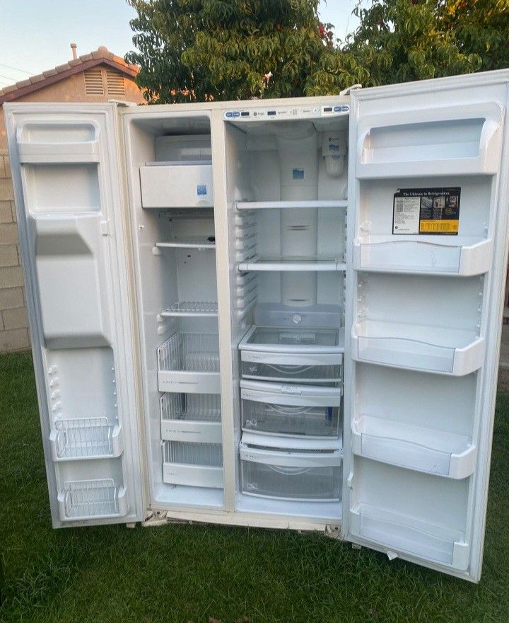 GENERAL ELECTRIC REFRIGERATOR for Sale in Bakersfield, CA OfferUp
