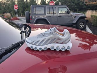 Brand New And Original Women Nike Air Max's DN Sneakers Sizes 9.5