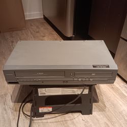 Magnavox DVD VCR Combo Player VHS Recorder 2005 MWD2205 Clean Tested