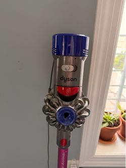 Dyson V8