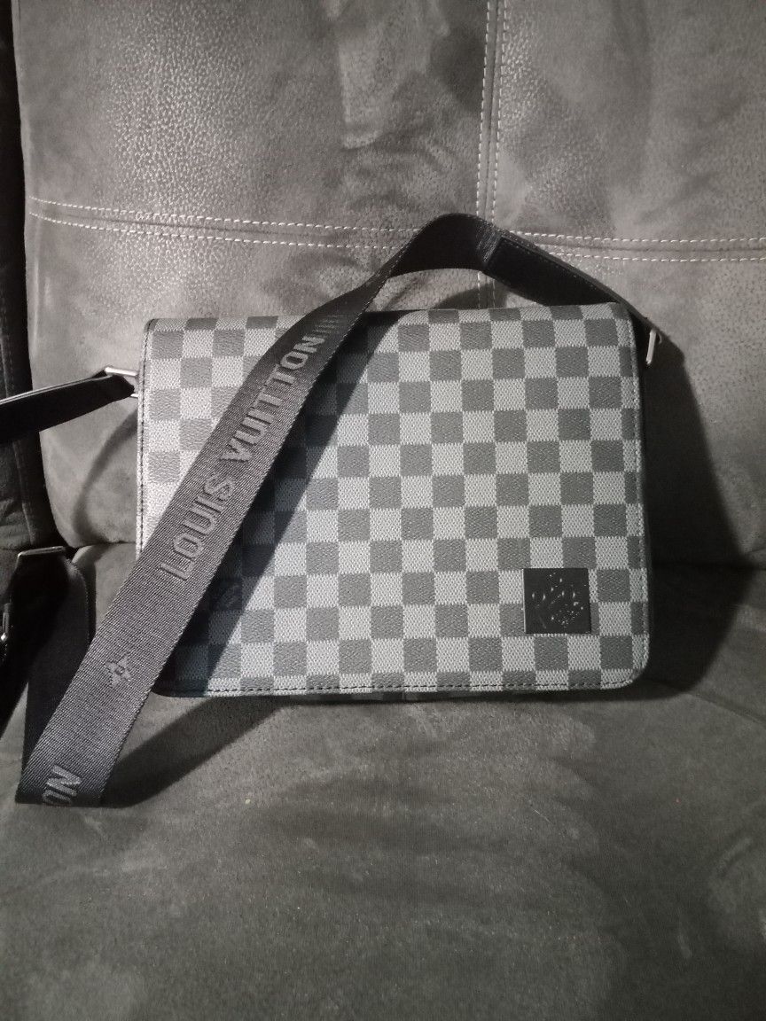District PM Messenger Bag, Grey And Black.