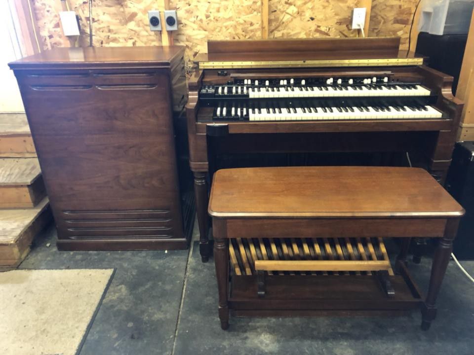 Hammond B- Series Organ