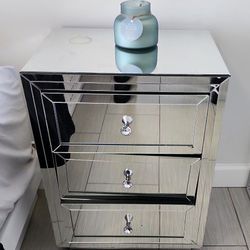 2 Mirrored Nightstands