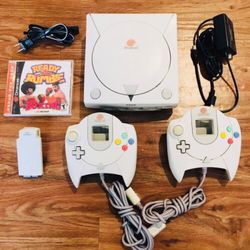 Sega Dreamcast Console Bundle with 2 Controllers, Memory Card