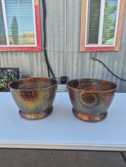 planter aluminum pods for sale 9  inches tall &14 inches wade  $10 each i have 2 i want $20 for both