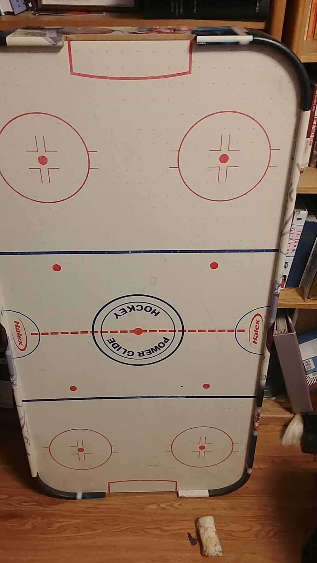 Air hockey table