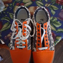 7 Men Vans Halloween Edition 