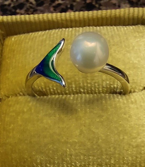 Vantel Pearls Mermaid Tail Ring (NWT)