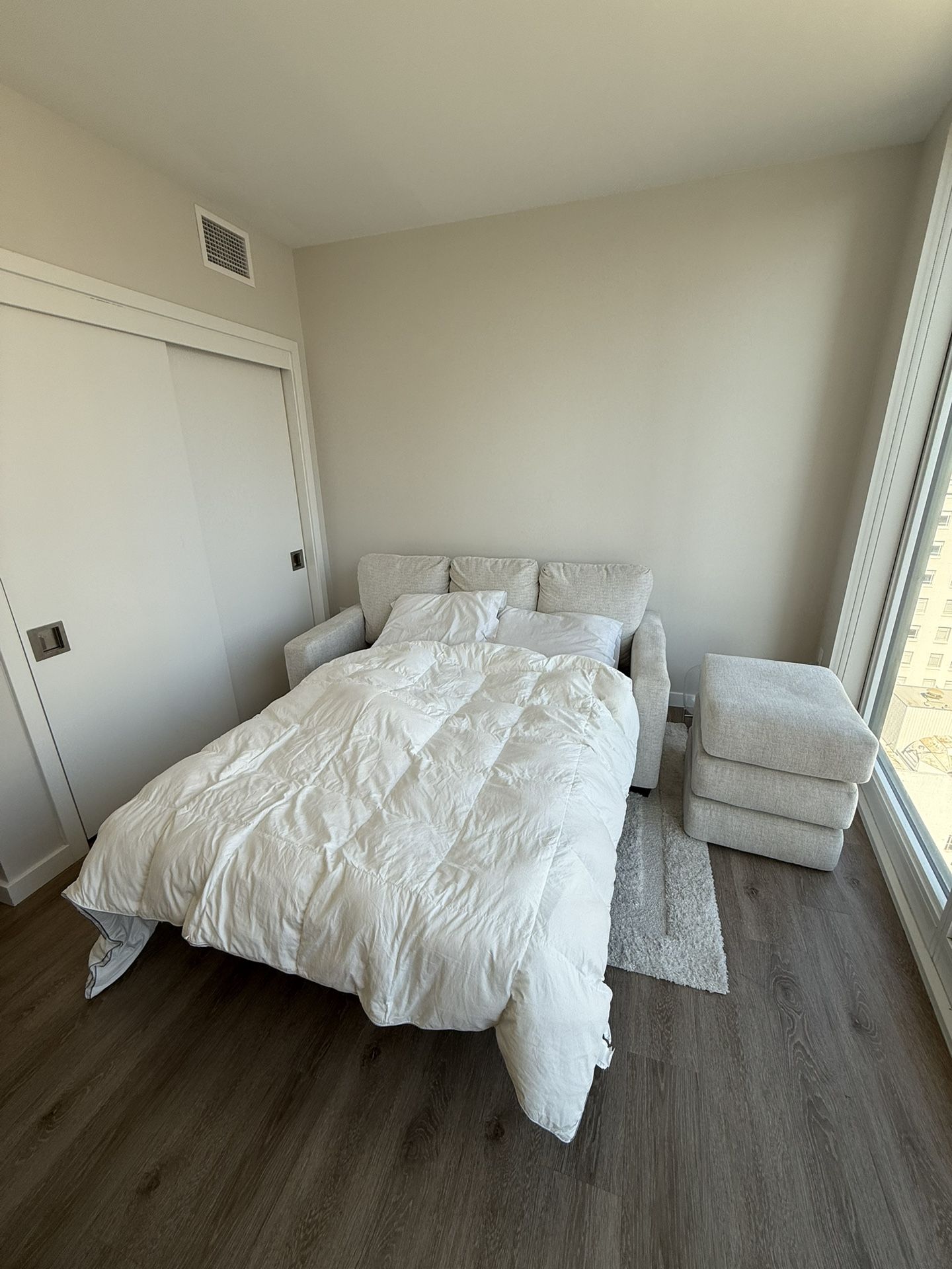 Sleeper sofa - Queen Size 