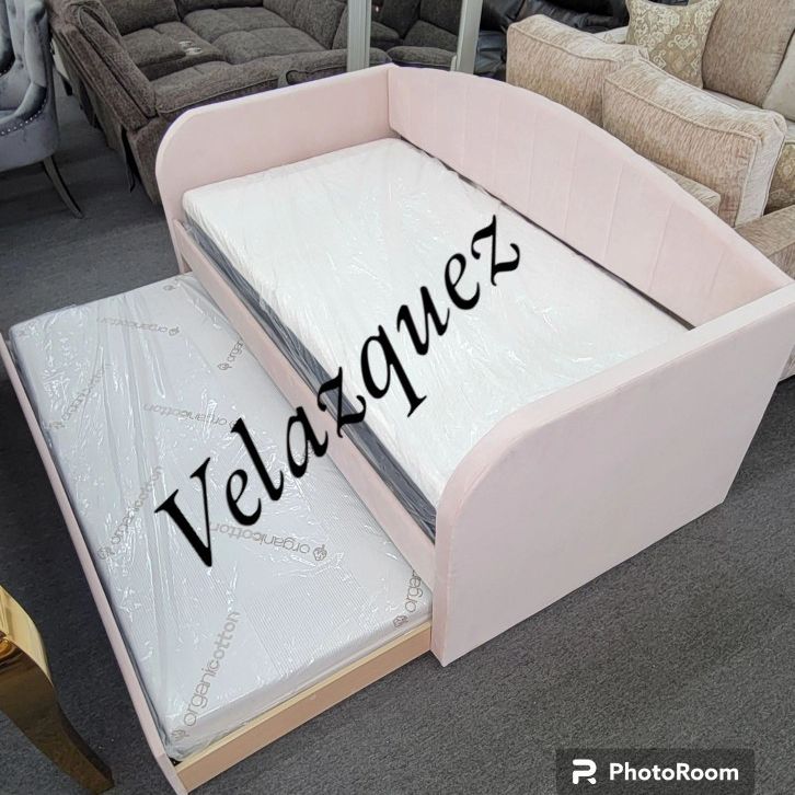 ✅️✅️Light pink velvet fabric padded twin size day bed with pull out trundle (Mattress not included)