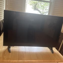27 Inch Insignia TV 