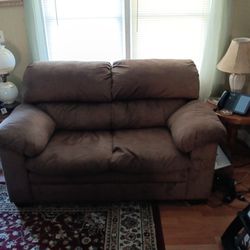 Lakewood Cappucino Loveseat Plaza Drift Only 7 Months Old In Excellent Condition