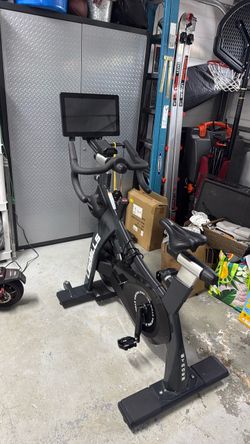 Lesmills cycling bike (first come first serve )