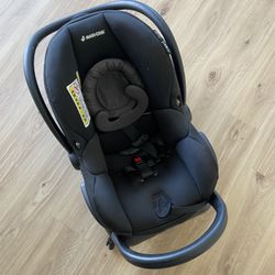 Maxi Cosi Carseat & Base 