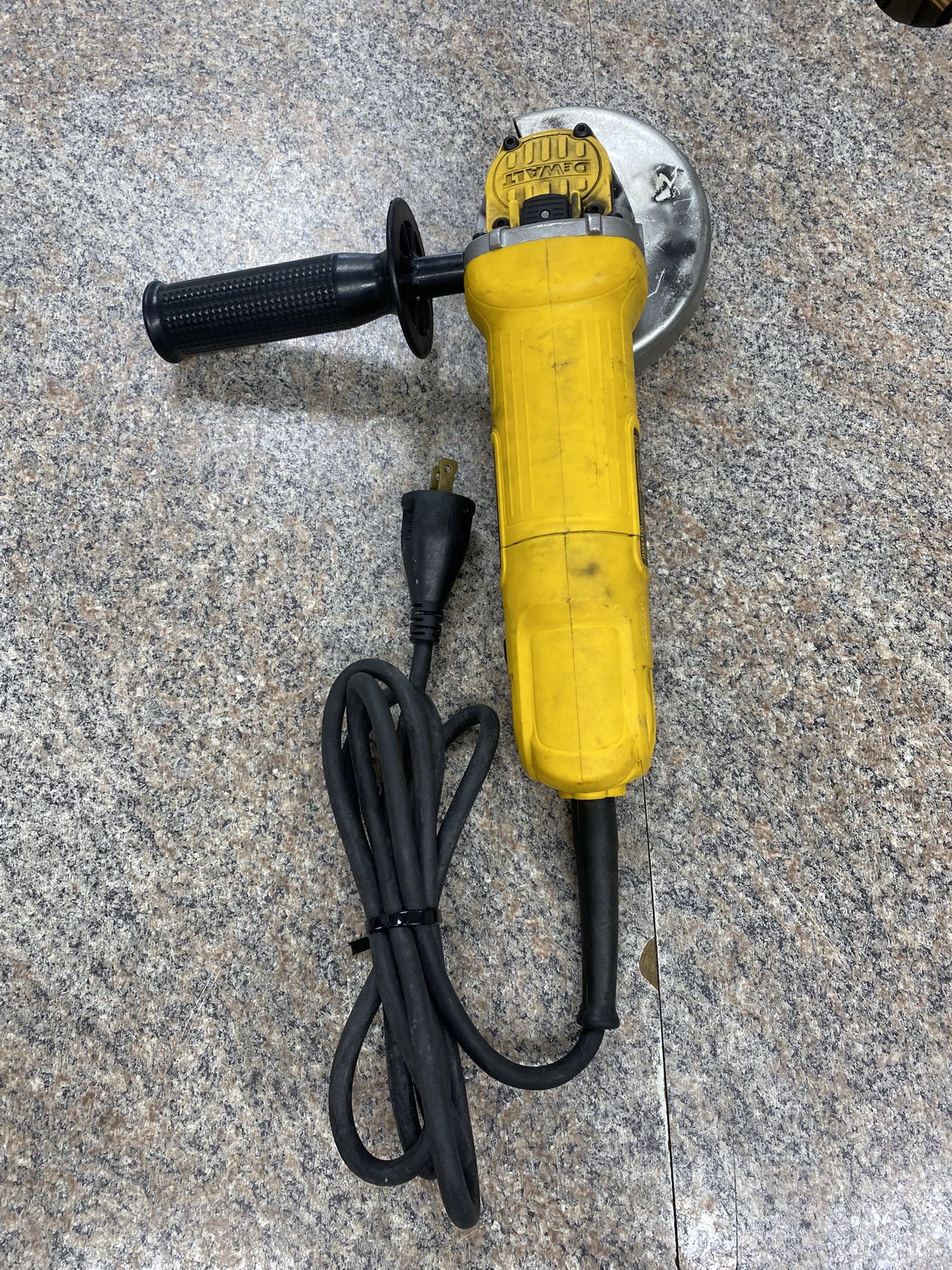 DeWalt DWE4120 4 1/2 115mm Angle Grinder