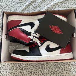 Nike Air Jordan 1 Black Toe