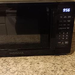 Microwave/ Insignia