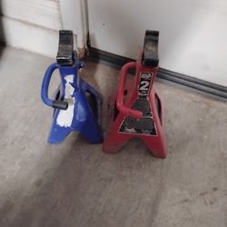 2 car jacks 