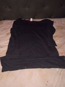 Plain black longsleeve tshirt