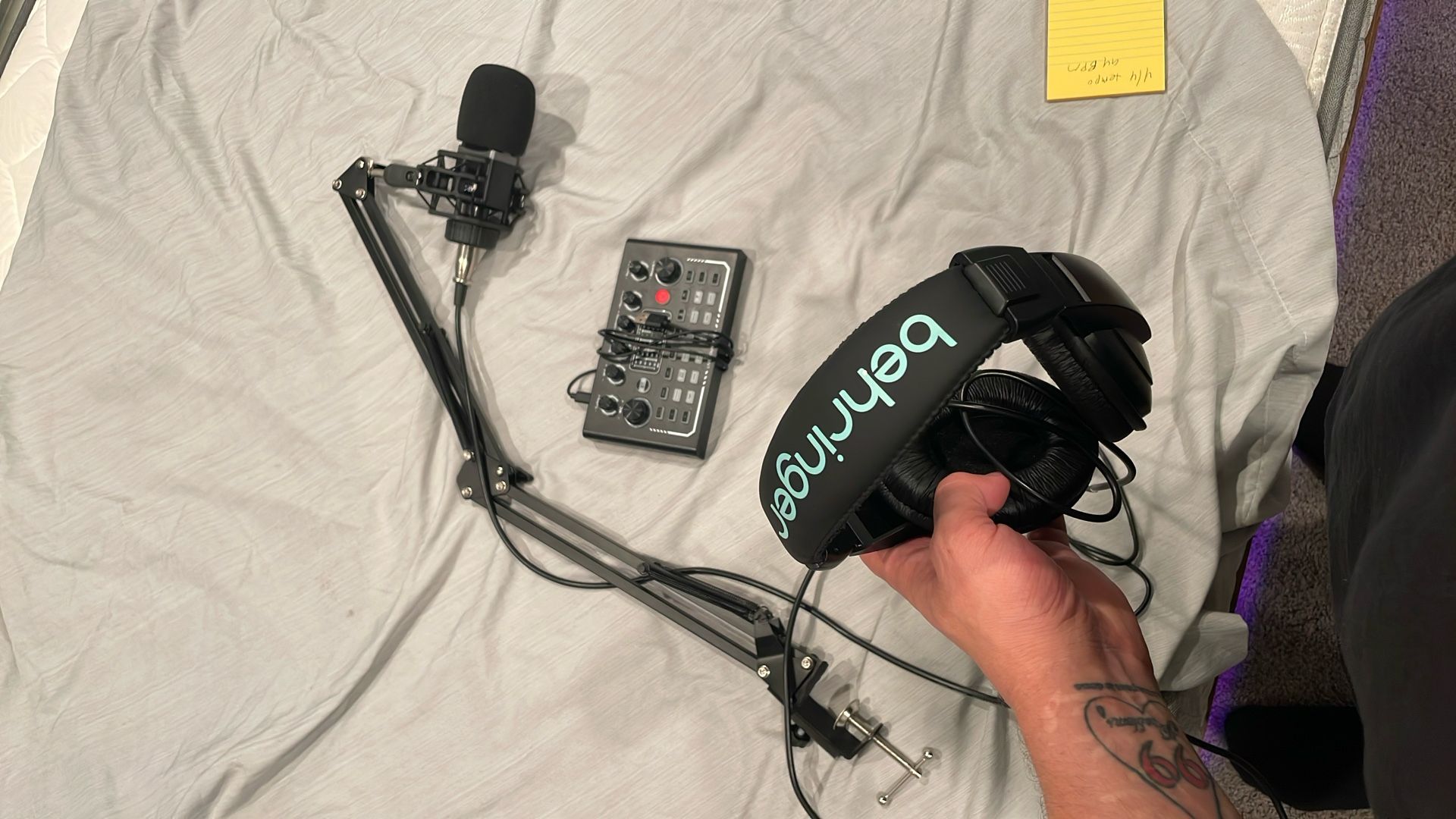 Complete Podcast Set With Bluetooth; Interface And Headphones