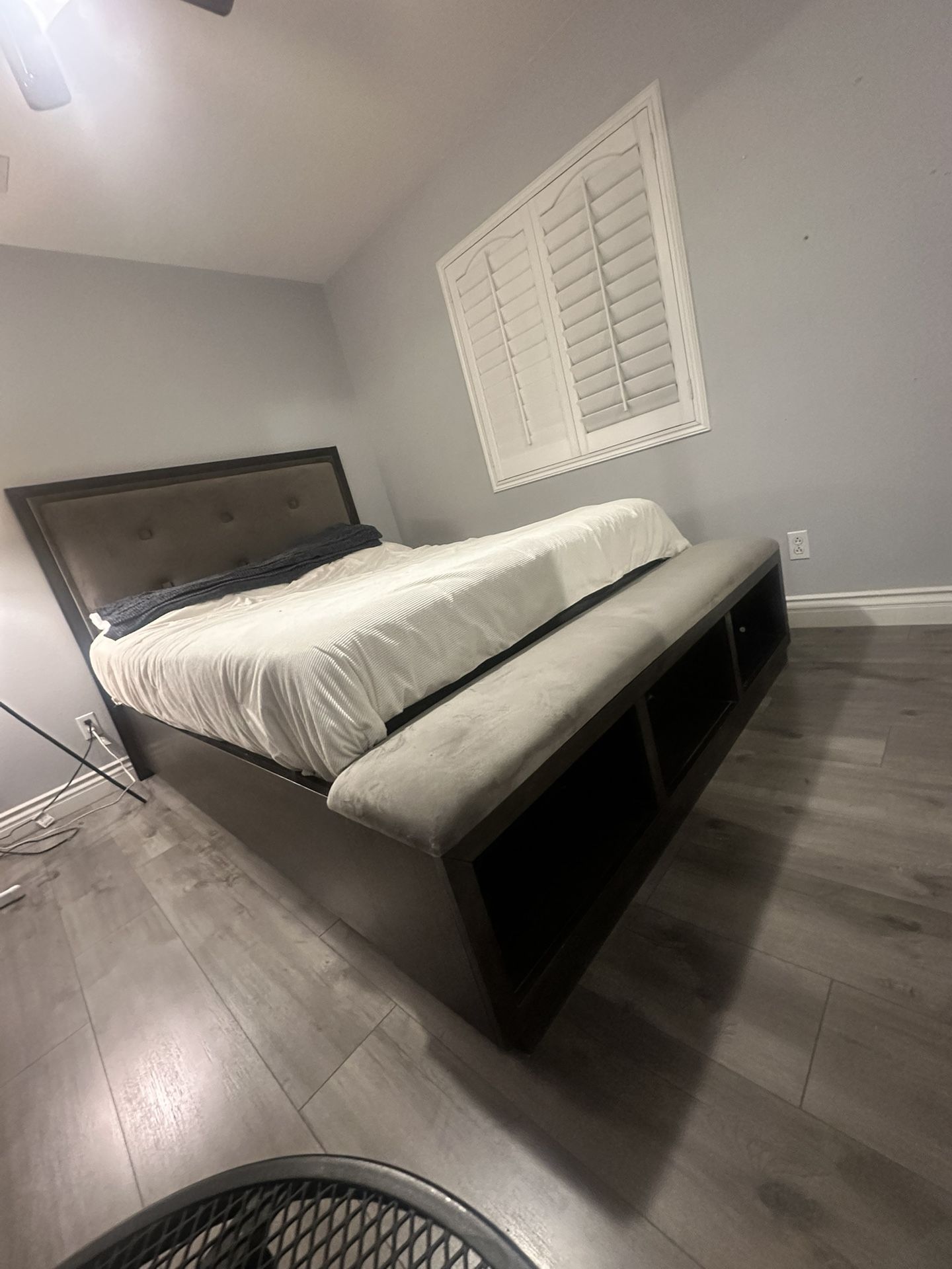 Excellent Condition Queen Size Bed Frame 