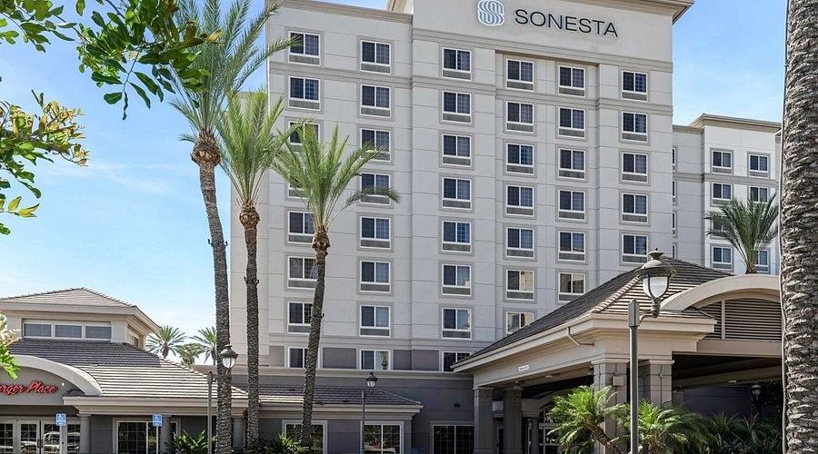 Paquete Entradas Disneyland Y disney adventure park Y 3 Noches De Hotel