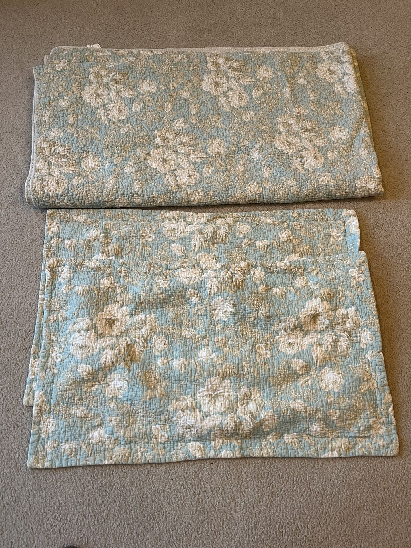 Queen size Laura Ashley quilt and shams