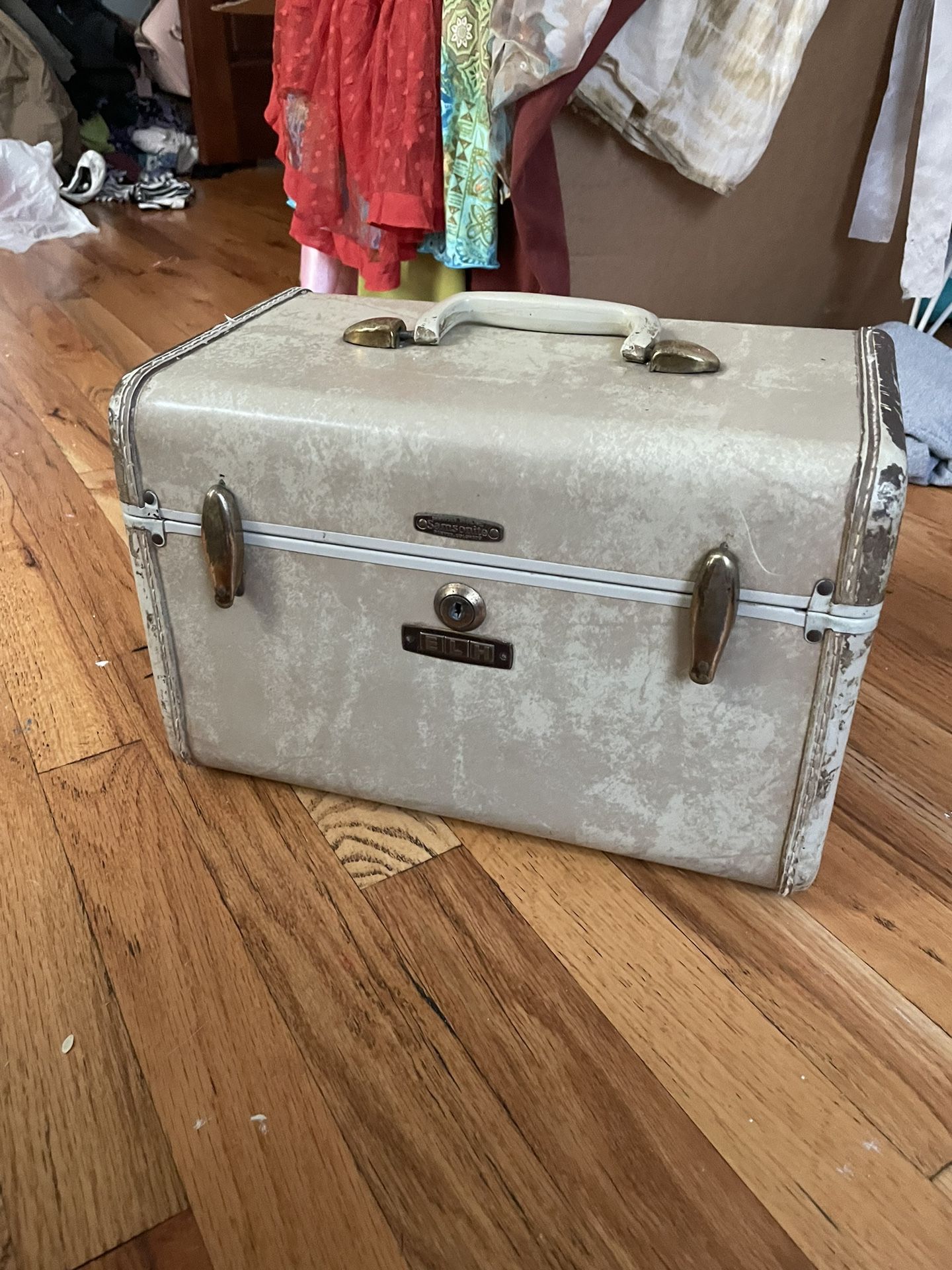 Vintage Makeup Trunk