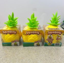Squeeze pineapple 🍍