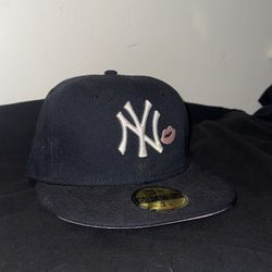 New Era Yankees Fitted Kiss Hat Navy / Pink Color Way