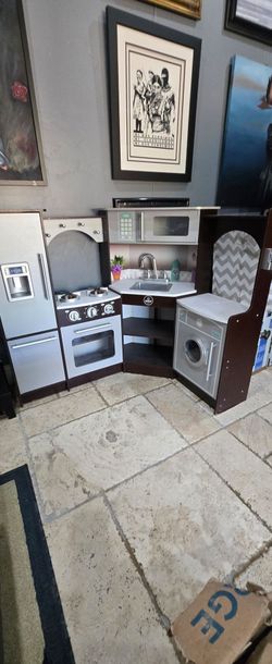 Kidkraft Corner Play kitchen with washer and dryer brown