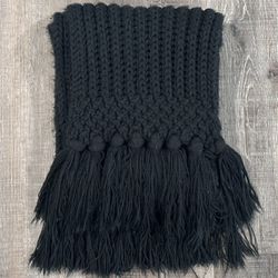 6-Foot Thick Black Knit Scarf