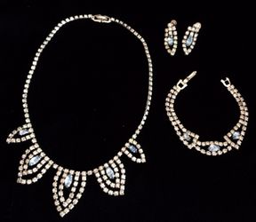 VINTAGE Rhinestone Jewelry Set... Holiday Bling